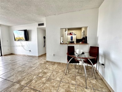 2/2 with laundry inside, low Condo fee, perfect investment