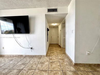 2/2 with laundry inside, low Condo fee, perfect investment