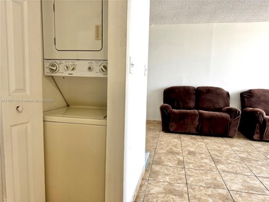 2/2 with laundry inside, low Condo fee, perfect investment