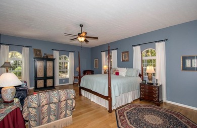 Let the sounds of the river soothe you! One level, easy living