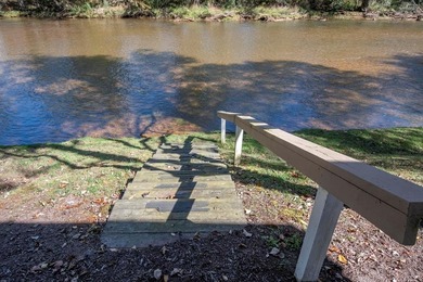 Let the sounds of the river soothe you! One level, easy living