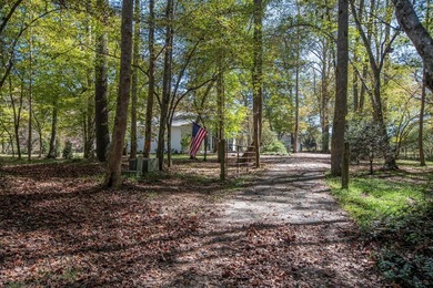 Let the sounds of the river soothe you! One level, easy living