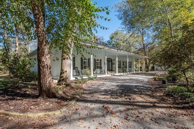 Let the sounds of the river soothe you! One level, easy living