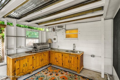 CALLING ALL INVESTORS!! Here is a well-maintained single-family