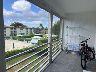 Beautiful 2 bedroom condo with a covered screened porch with new