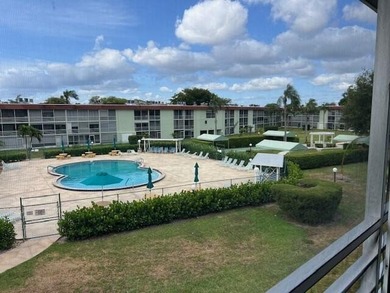 Beautiful 2 bedroom condo with a covered screened porch with new