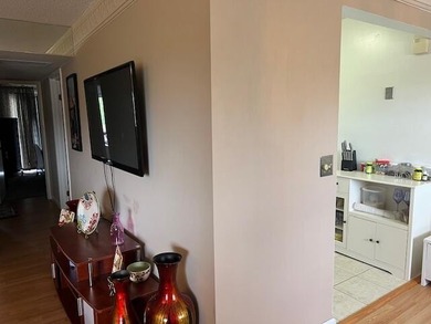 Beautiful 2 bedroom condo with a covered screened porch with new