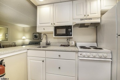 Full 1BR suite, w/ separate bedroom w/ a king bed, living room