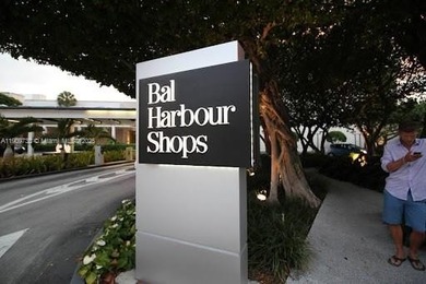 DEEDED BOAT DOCK INCLUDED UP TO 50FT. NEAR HAULOVER INLET- Canal