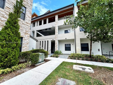 Very well kept CORNER unit, with amazing views to the