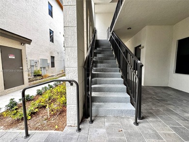 Very well kept CORNER unit, with amazing views to the