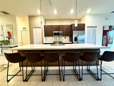 Very well kept CORNER unit, with amazing views to the