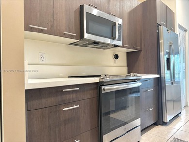 Very well kept CORNER unit, with amazing views to the