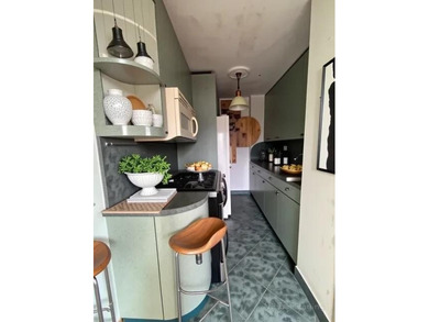 NOTE: PICTURES ARE STAGED

Exceptional value for a high-floor