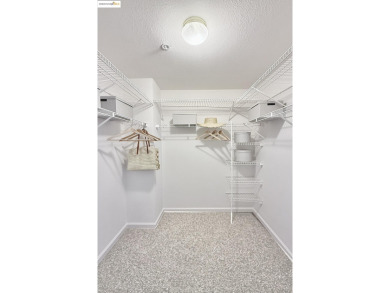 Hello, Downtown Oakland! 555 10th St #315 is a perfectly