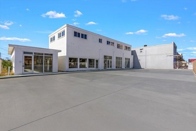 One or more photo(s) has been virtually staged. Welcome to your