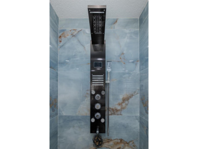 Welcome to the most gorgeous entertaining home in Hernando Beach