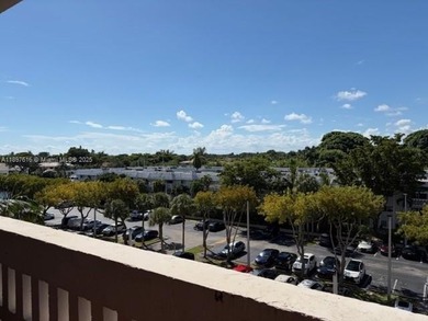 Live in Edgewater Drive-Millionaire Road!!  The best of Coral