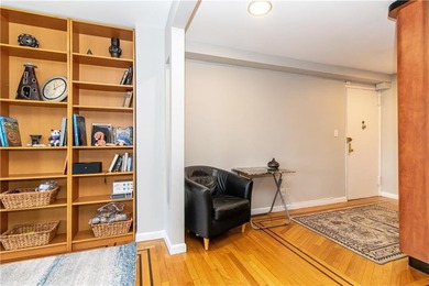 Prime waterfront location. Luxury building, steps from the beach