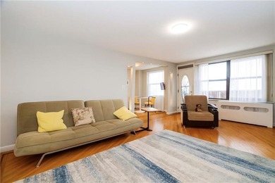 Prime waterfront location. Luxury building, steps from the beach