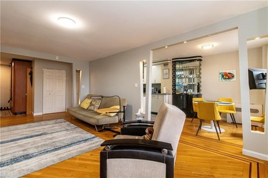 Prime waterfront location. Luxury building, steps from the beach