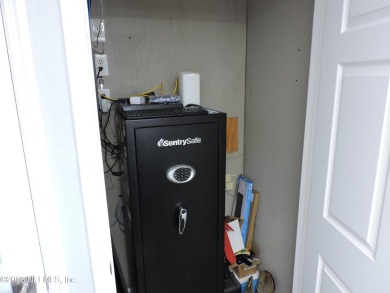 Great Commercial property high traffic Dunn Avepletely remodeled