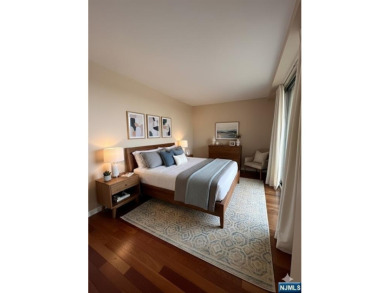 Junior One-Bedroom with Iconic Views & Resort-Style Amenities