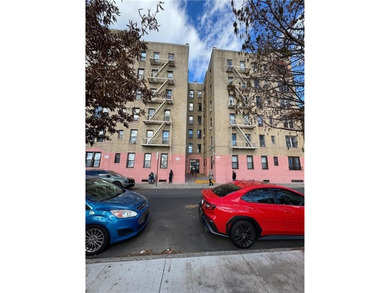 Prime Brighton Beach location. Oceanfront elevator coop building