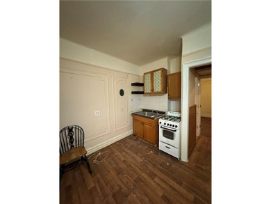 Prime Brighton Beach location. Oceanfront elevator coop building