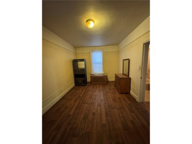 Prime Brighton Beach location. Oceanfront elevator coop building