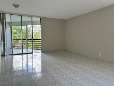 1 bedroom and 1.5 bath in the heart of Sunrise. Unit with