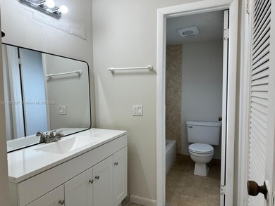 1 bedroom and 1.5 bath in the heart of Sunrise. Unit with