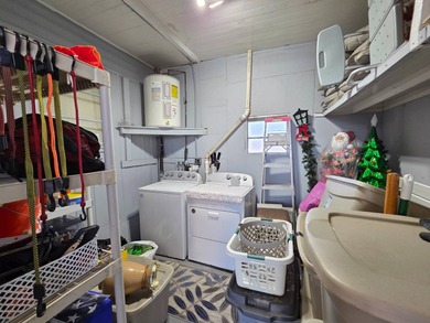 This 2 bed 1.5 bath home is located in Teakwood Village a 5 star