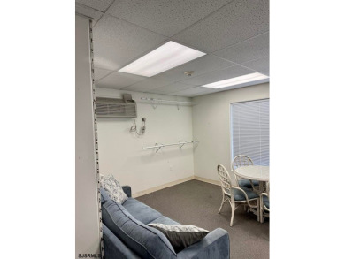 Turnkey Commercial unit in the Sun Beach conveniently located on