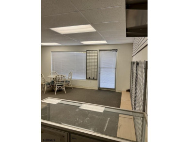 Turnkey Commercial unit in the Sun Beach conveniently located on