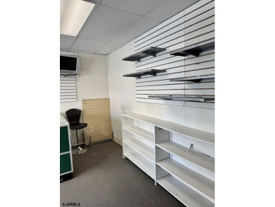 Turnkey Commercial unit in the Sun Beach conveniently located on