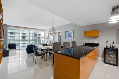 2/2+ Den IN THE HEART OF BRICKELL PANORAMIC VIEWS OF THE POOL