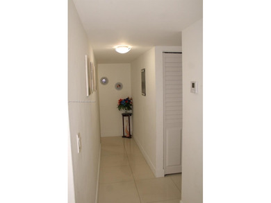 Apartment spacious 3 bed 2 bath with tiles throughout floors in