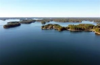 Charming Lakeview Condo in Amenity-Rich Keowee Key! Welcome to