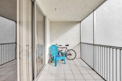 Nice 2/2 Condo on the Second Floor with Fantastic Pool and