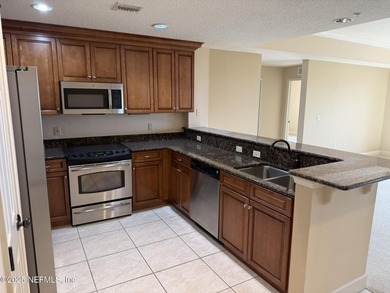 RIVER VIEWS from every room, all the way up on the 17th floor!