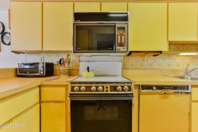 ALL ASSESSMENTS PAID! Eligible for financing! No-drive beach!