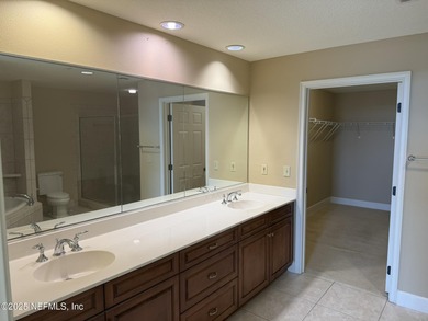 RIVER VIEWS from every room, all the way up on the 17th floor!