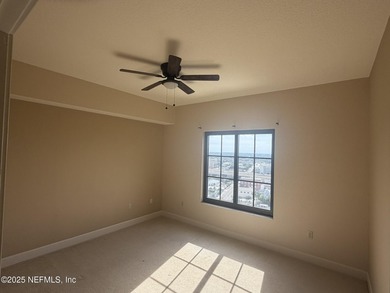 RIVER VIEWS from every room, all the way up on the 17th floor!