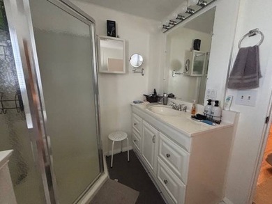 Located in Clearwater Florida you'll find this 2 bedroom 2n bath