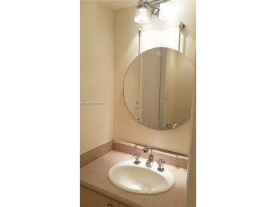 AMAZING VIEWS TO BISCAYNE BAY, CITY & OCEAN - 1 BED/ 1 BATH -