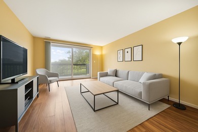 Beautiful 2BR/2BA Condo in Desirable Washington Courte!  Bright