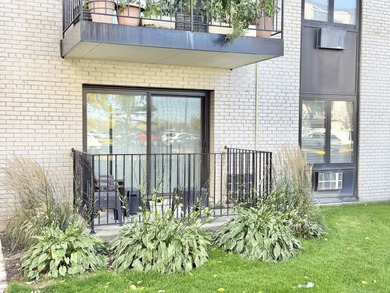 Recently remodeled, turn-key ground floor 1 bed 1 bath unit in