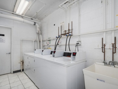 Recently remodeled, turn-key ground floor 1 bed 1 bath unit in