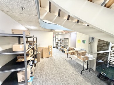 Recently remodeled, turn-key ground floor 1 bed 1 bath unit in